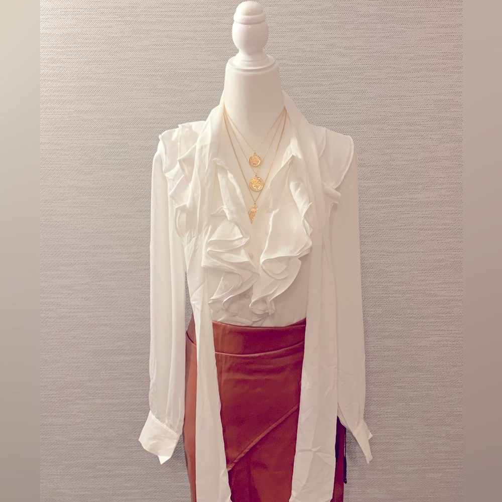 Gorgeous Ruffled Blouse 👚 - Picture 7 of 7
